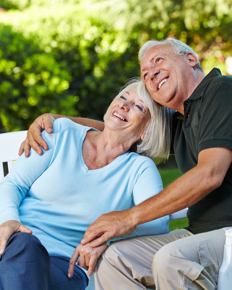 Altes Paar im Alter - Vorzeitig um die Altersvorsorge kümmern